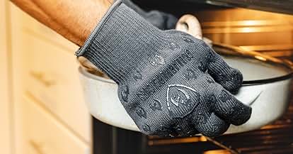 Products from Grill Armor Gloves in use